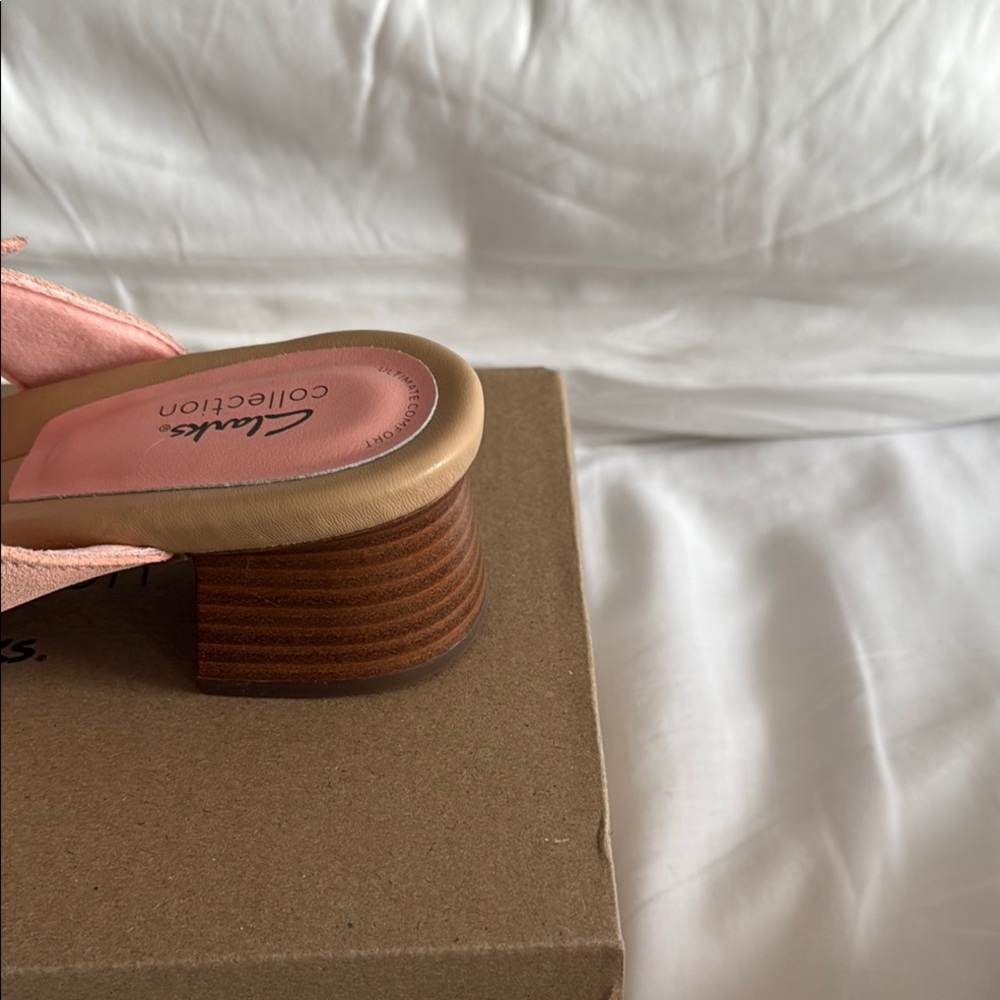 Clarks Pink and Tan Sandals with Buckle Closures New in Box - Picture 6 of 14
